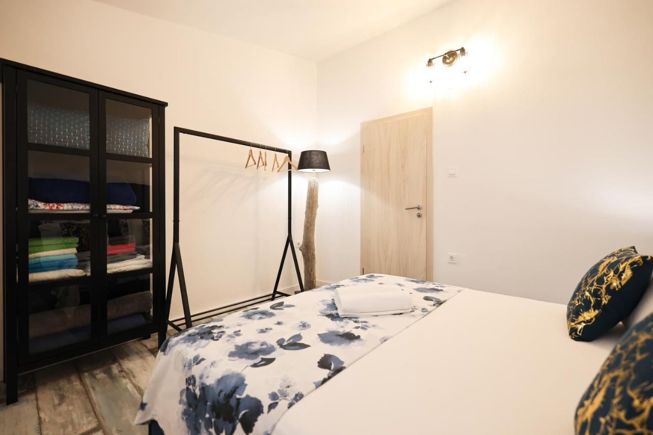 Apartments Marta Verunić Екстериор снимка